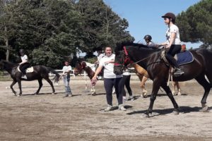 Sport ed equitazione nella verde natura | Soggiorni Estivi in Italia-LA-MIA-ESTATE-1-64-300x200