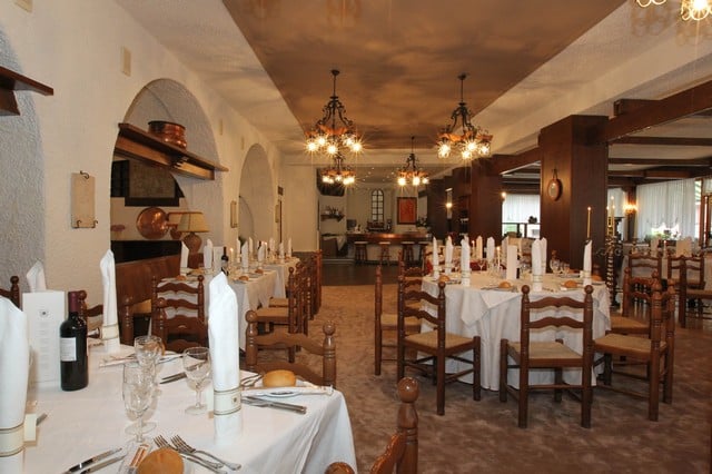 Informazioni e contatti Strutture --Hotel-Antico-Borgo-estate-insieme