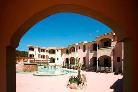 Informazioni e contatti Strutture --Hotel-Baia-delle-Mimose-estate-insieme