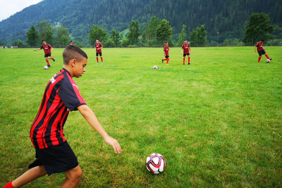 A scuola di calcio con il Milan Camp | Soggiorni Estivi in Italia-5-58
