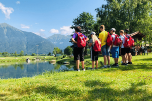 Trekking e sport nella verde natura del Trentino | Soggiorni Estivi in Italia-Escursionisti-tra-le-Alpi-piemontesi-1-300x200