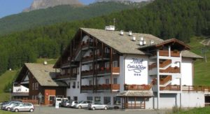 La Valle d'Aosta ed il Monte Bianco | Soggiorni Estivi in Italia-ETOILE-DE-NEIGE-300x163